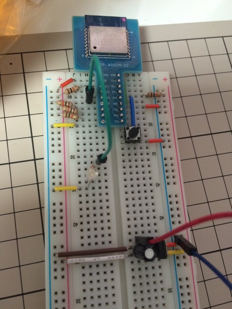 ブレッドボードに乗せた写真
