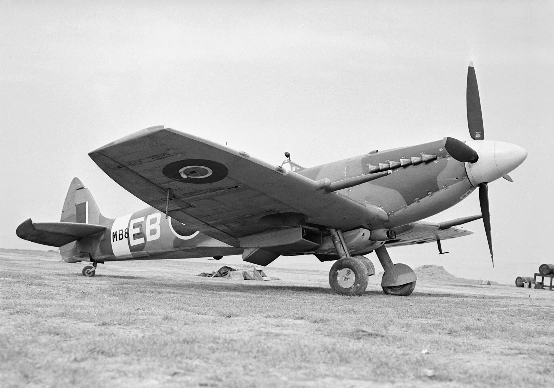 1920px-Aircraft_of_the_Royal_Air_Force,_1939-1945-_Supermarine_Spitfire._CH12726A.jpg