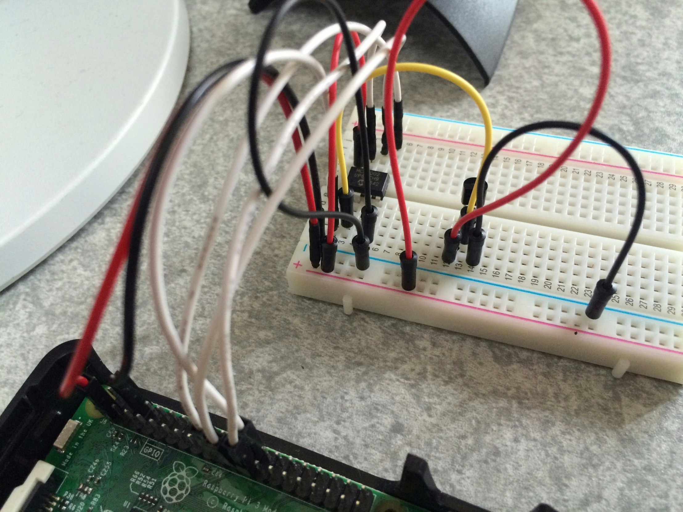 Raspberry Pi 3でpythonを使い「温度（ADコンバーターを利用）」を検出する！回路.jpg