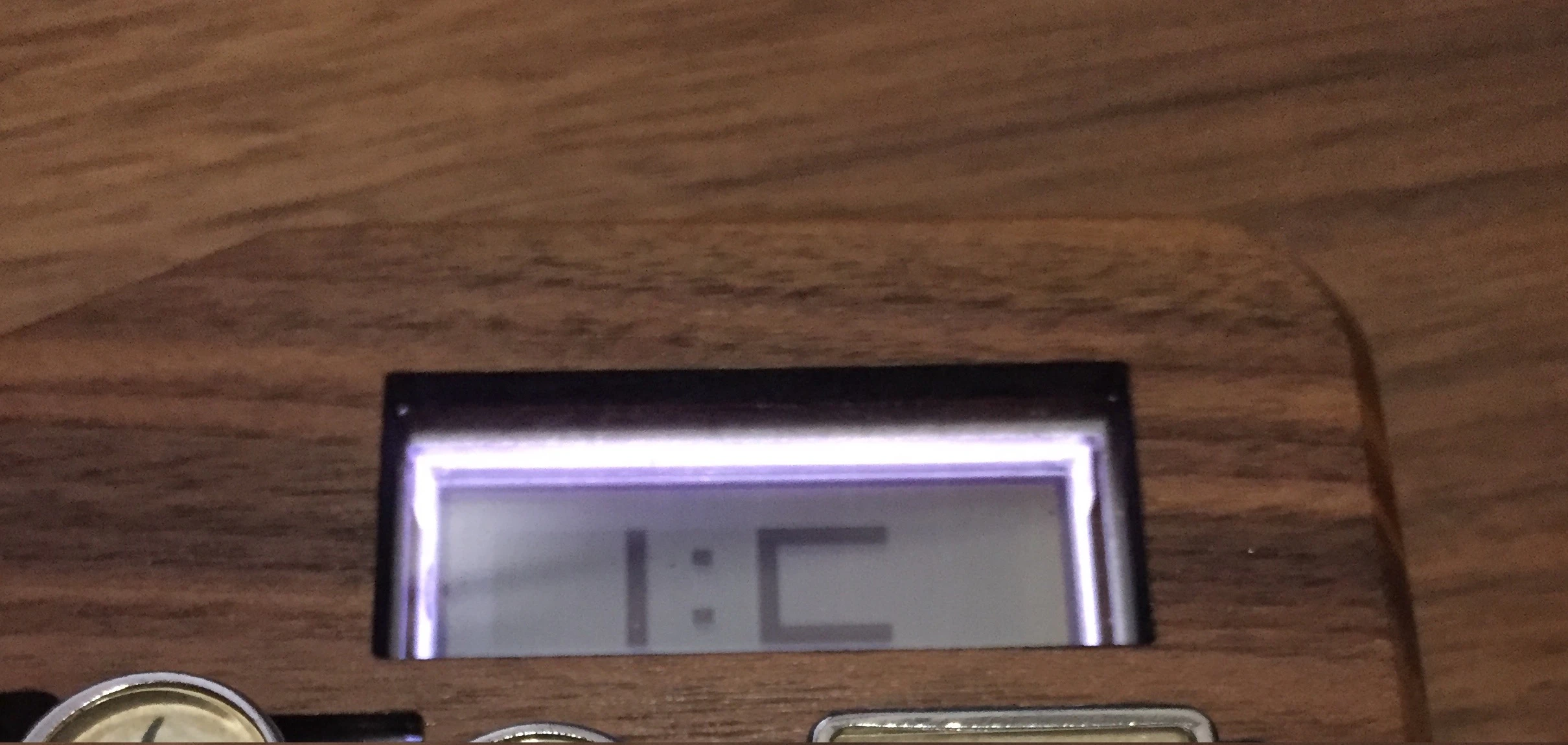 デフォルトの Input Club のロゴ LCD に表示されるデフォルトの Input Club のロゴ