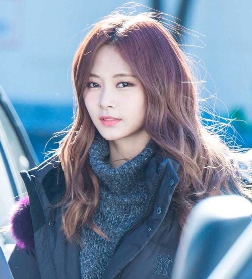 TWICE チョウ・ツウィ.jpg