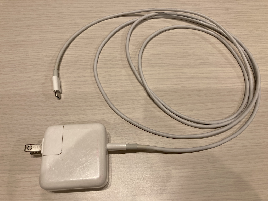 apple_acアダプタ_全体.png