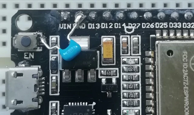 ESP32+コンデンサ追加.jpg