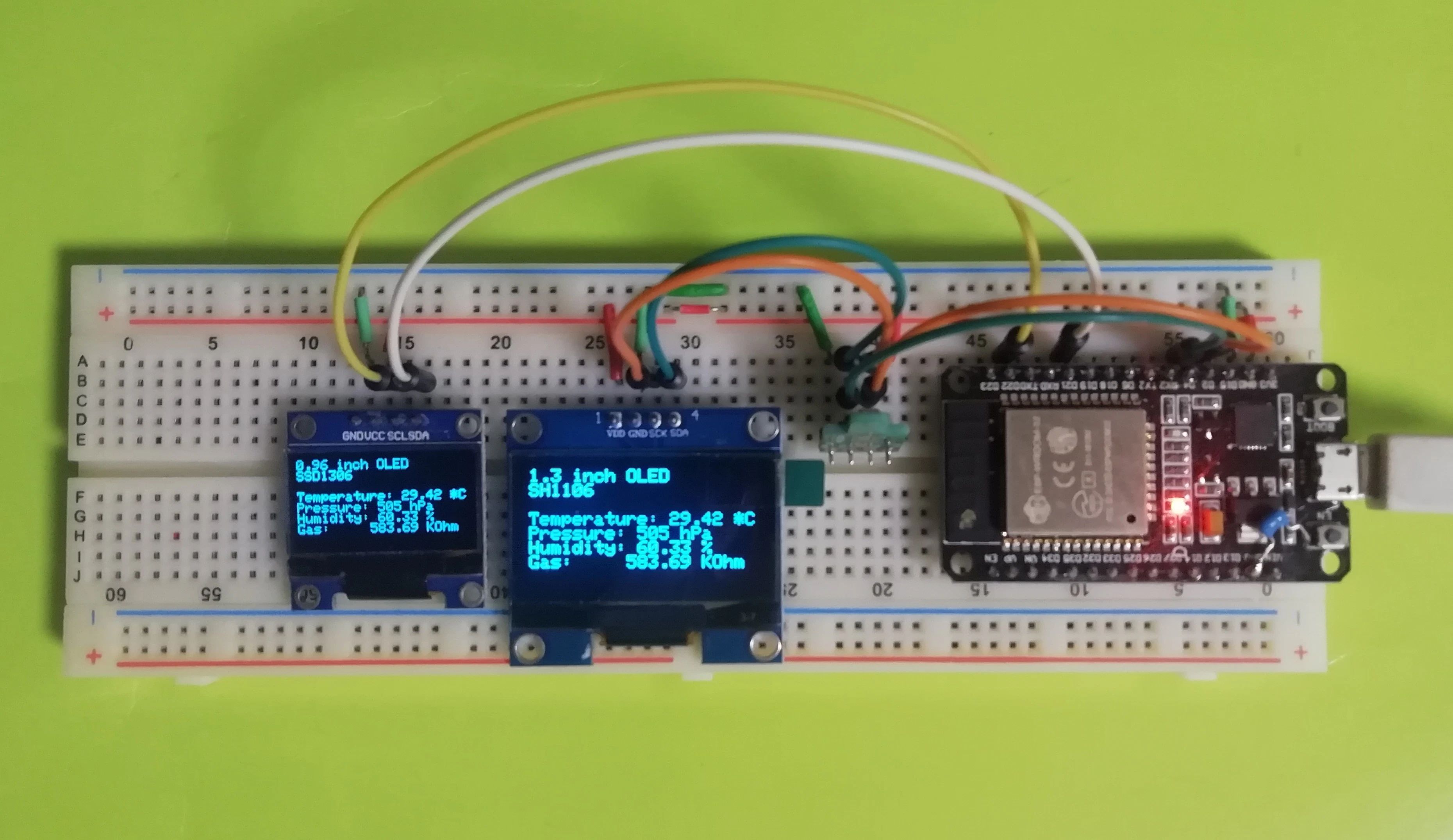 ESP32+BME680+OLED2個実物.jpg