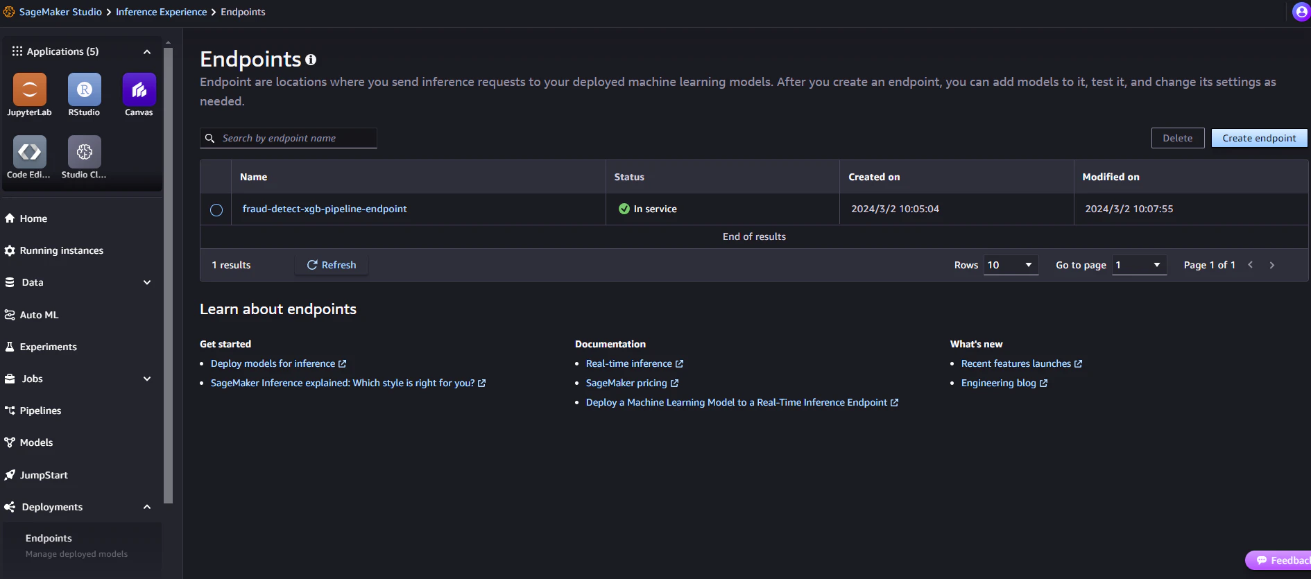 fraud-detect-xgb-pipeline-endpoint のステータスを確認する.PNG