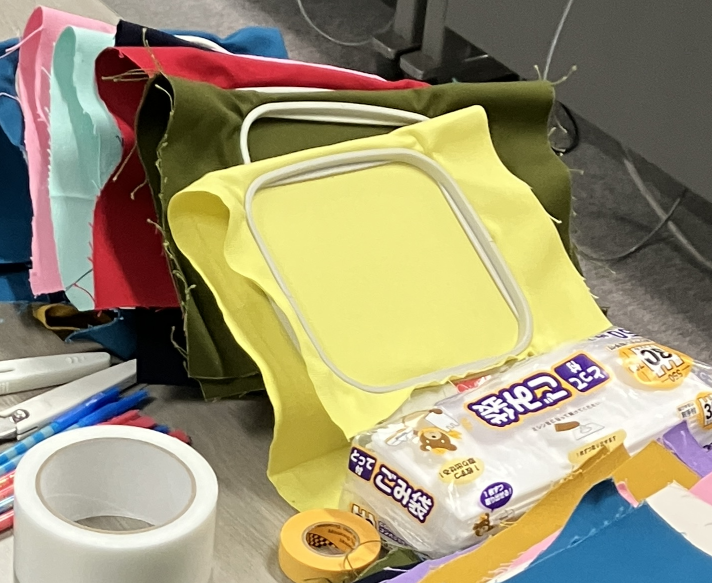 刺しゅう枠にはめられた布