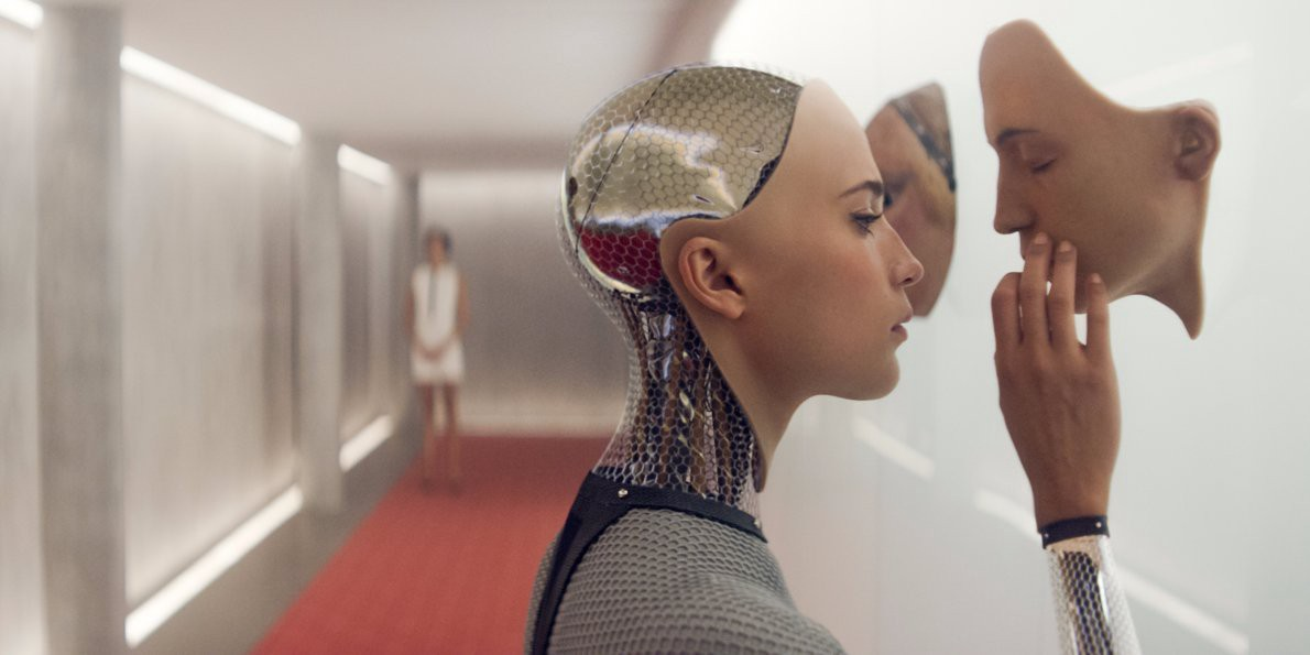 映画エクス・マキナの1シーン image.png