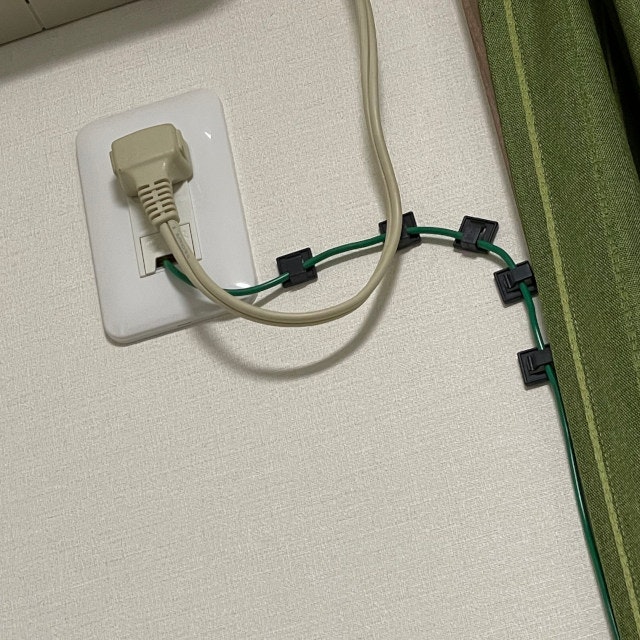 3つ口でないのでアース線は別のアース端子に接続 3つ口でないのでアース線は別のアース端子に接続