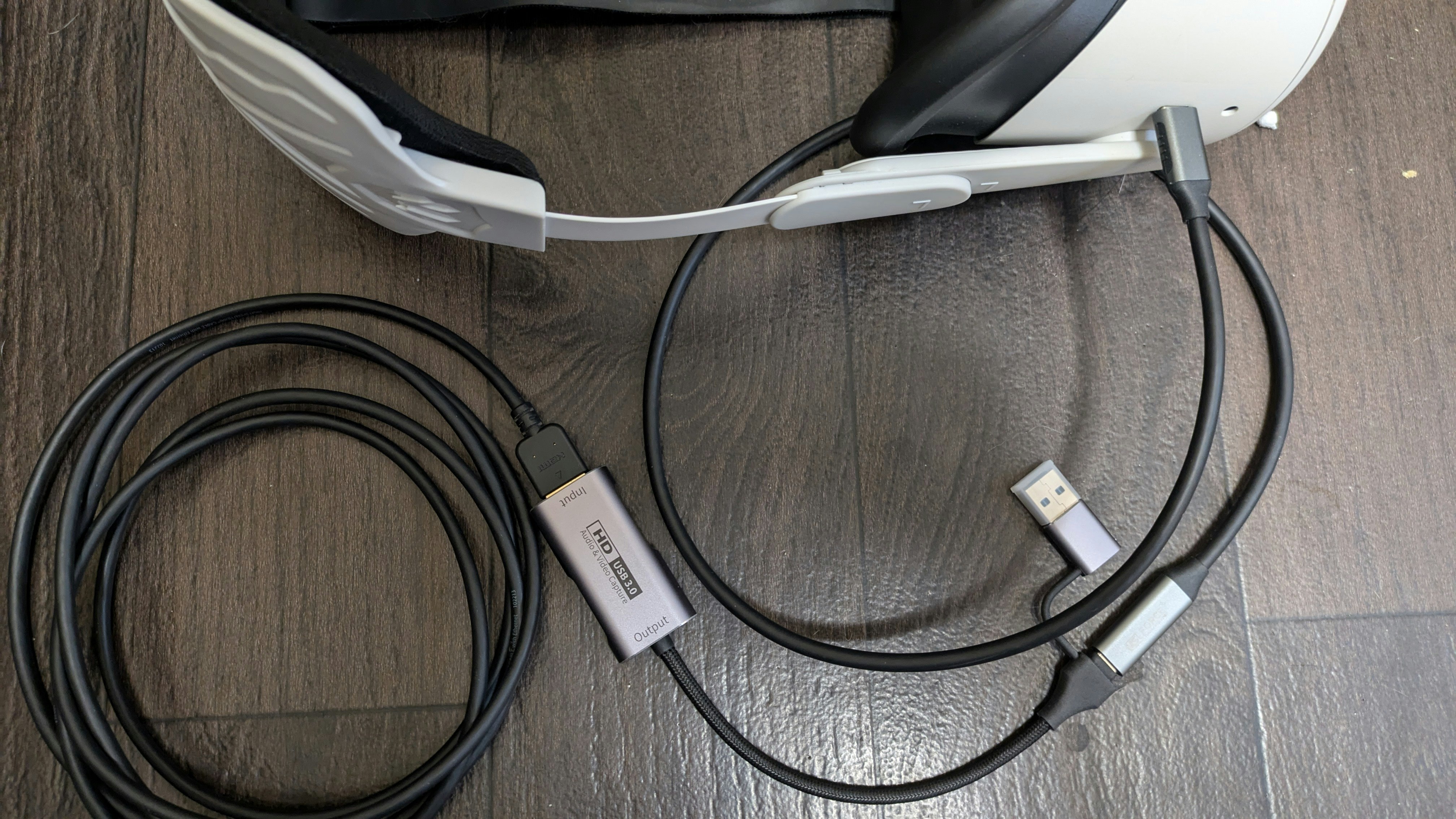 Meta Quest2にキャプチャーボードを接続した様子(USB Type-C延長ケーブル使用)