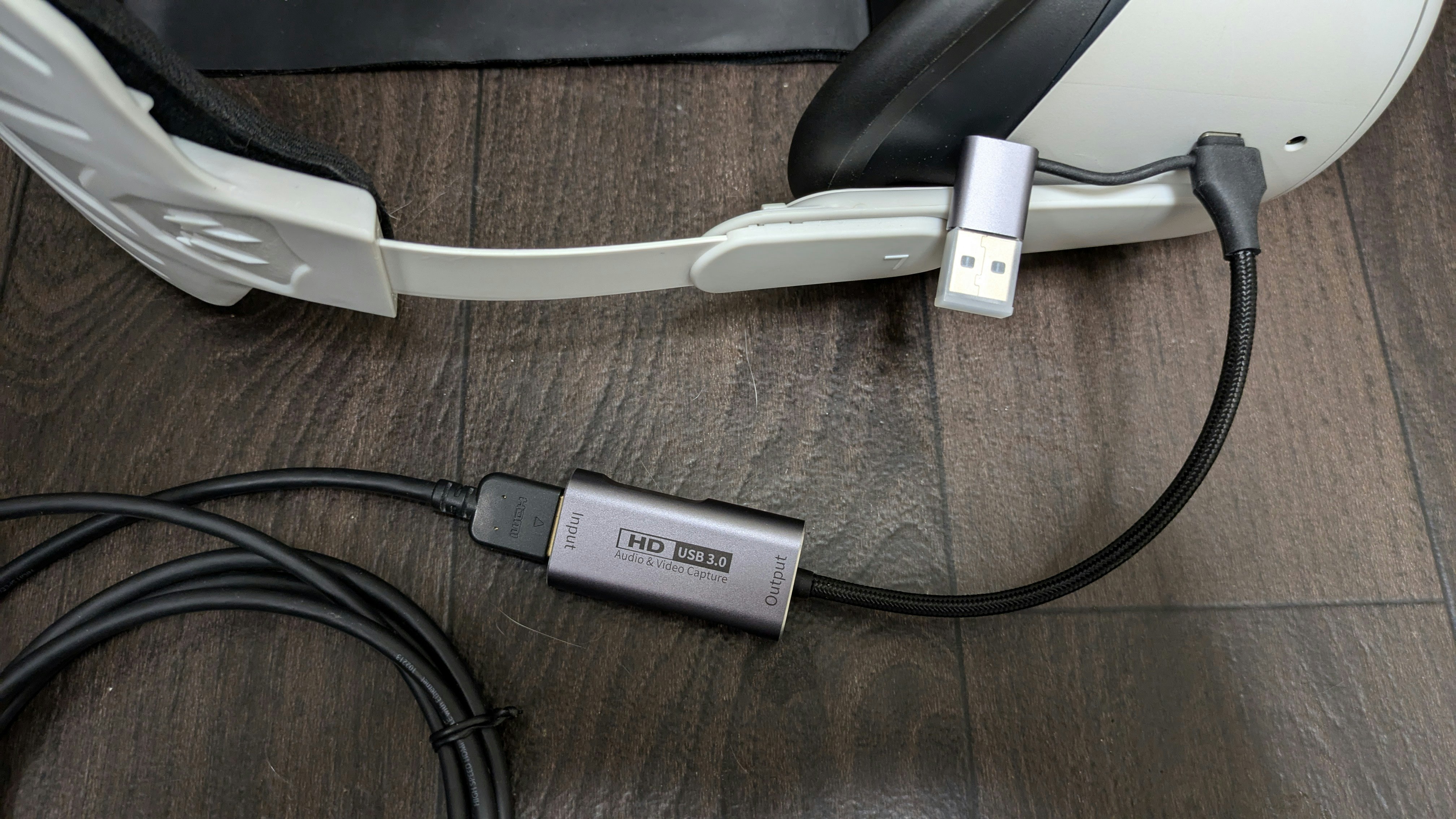 Meta Quest2にキャプチャーボードを接続した様子