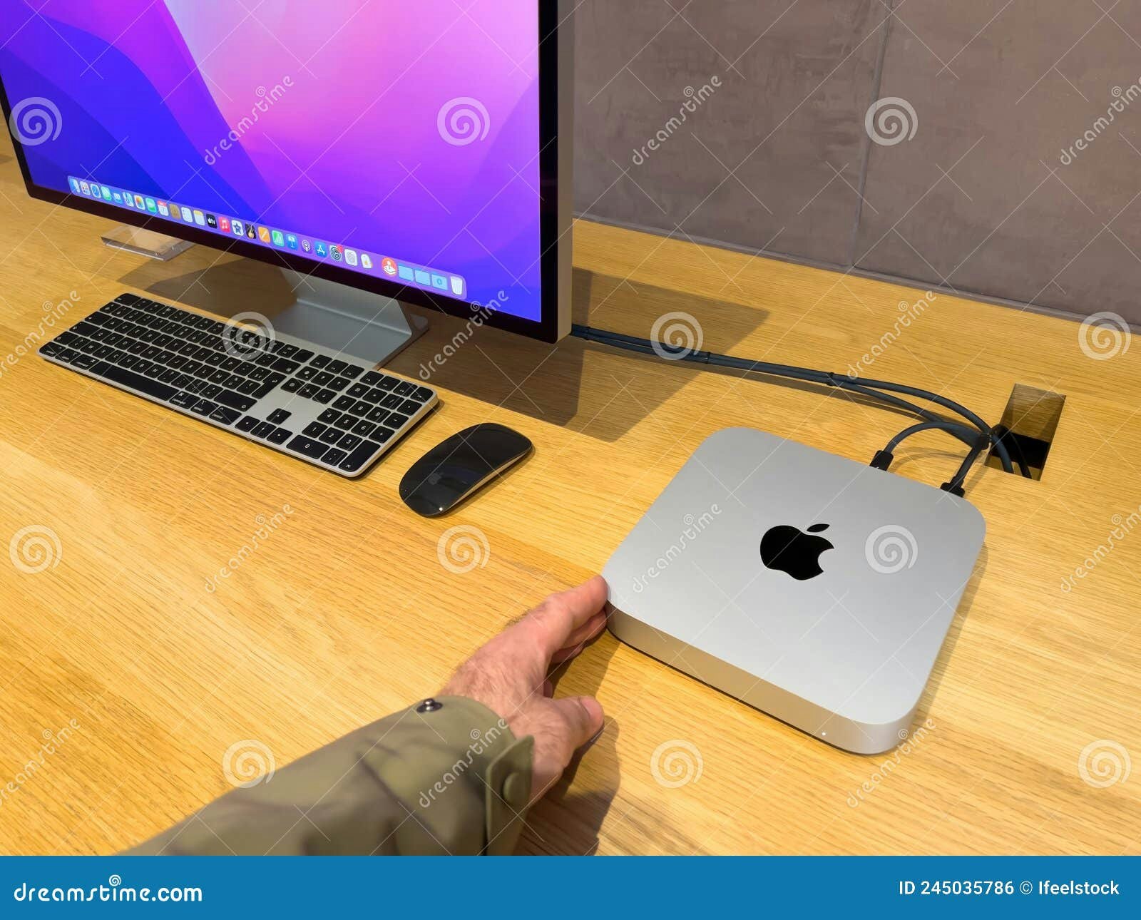 male-hand-looking-new-mac-mini-computer-cpu-as-apple-began-transition-intel-processors-to-silicon-paris-france-ap-245035786.jpg