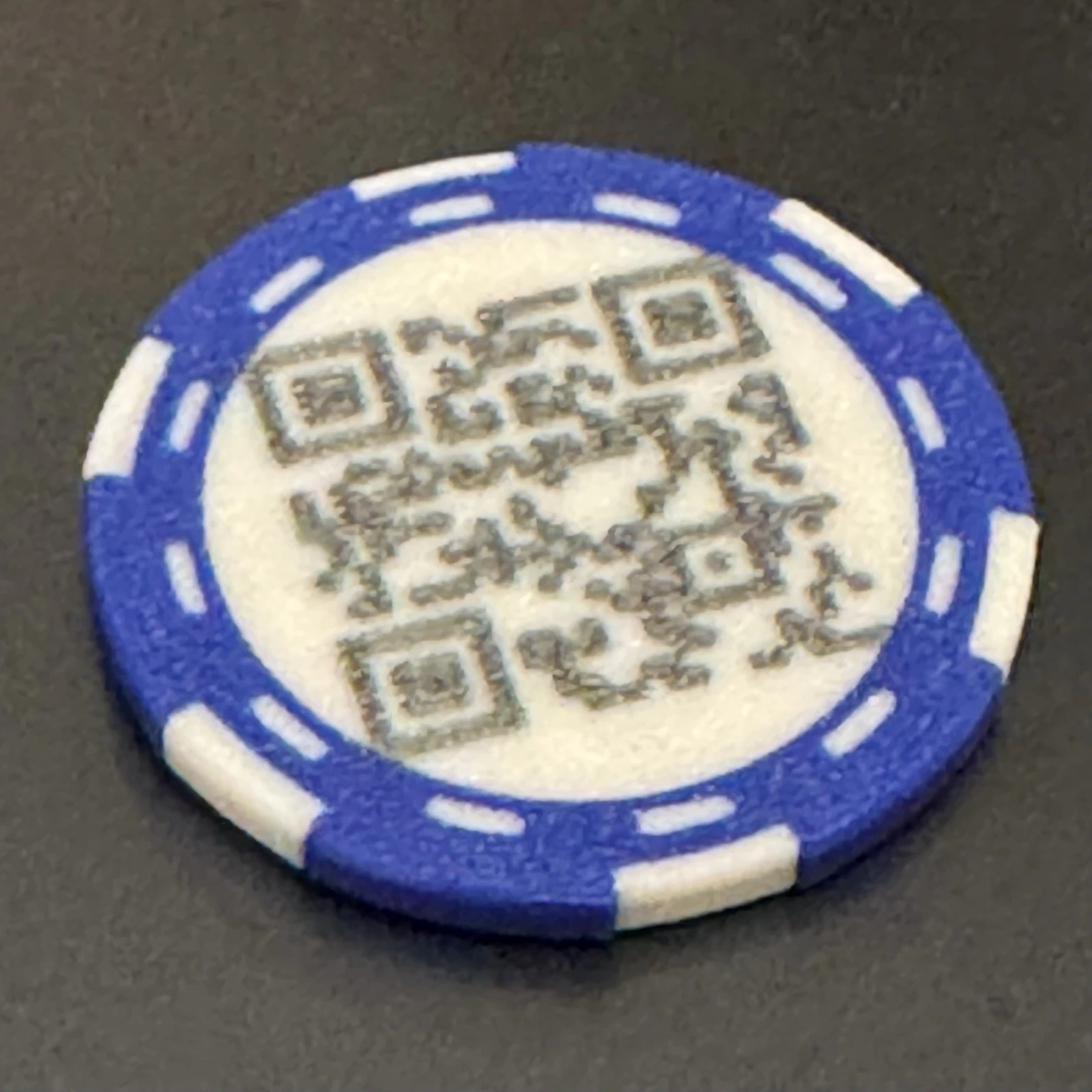 完成したMaker Chip(裏:QRコード)