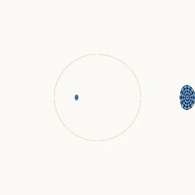 光源がレンズの裏を横切る(図は校正ターゲット)。最接近で 2 つの像が伸びて環に近づく。倍率の数字は同じ光源位置を無地の円盤で描き直して測ったもので、最大 19.61 倍。