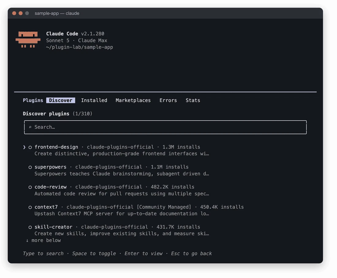 Claude Code で /plugin を開き、Discover タブで commit と検索して commit-commands を選び、詳細画面でローカルスコープを選んでインストールし、/commit-commands: と打つと3つのコマンド候補が出るまでの実際の画面を順につないだアニメーション