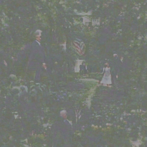 The_U S_President_walking_in_the_garden_of_the_White_House_with_his_wife 000001 (1)